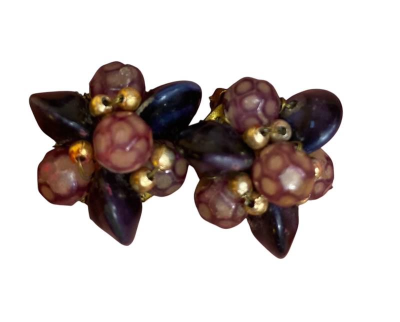 Mid-Century Cluster Ohrringe; Zierliche Violette Lampwork Perlen Und Schwarze Plättchen - Hong Kong von HettiesHatbox