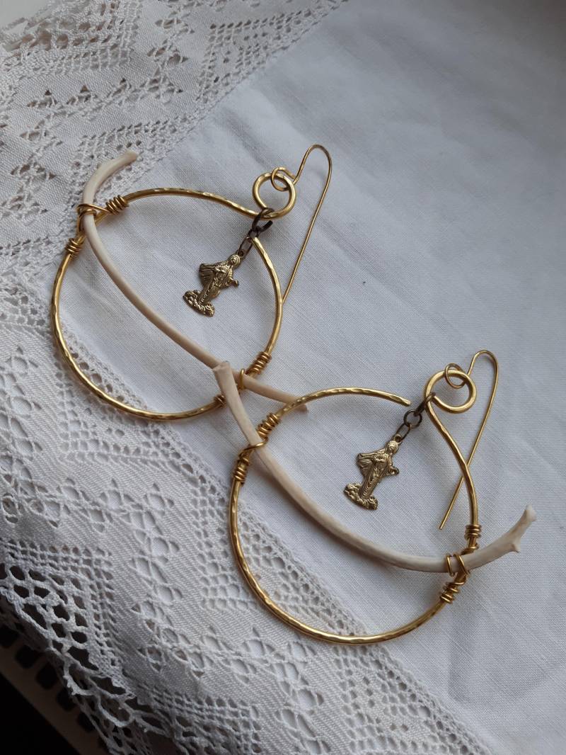 Bronze Und Knochen Hoop Ohrringe, Schmuck, Heilige Maria Anhänger, Gothic Ohrringe Bronze Und Knochen Hoop Ohrringe, Schmuck, Heilige Maria Anhänger, Gothic Ohrringe von HexNwerk
