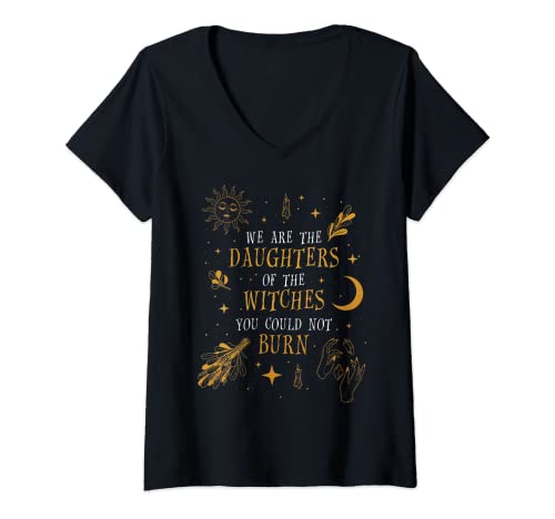 Damen We Are The Daughters Of The Witches You Could Not Burn T-Shirt mit V-Ausschnitt Damen We Are The Daughters Of The Witches You Could Not Burn T-Shirt mit V-Ausschnitt von Hexen Kleidung