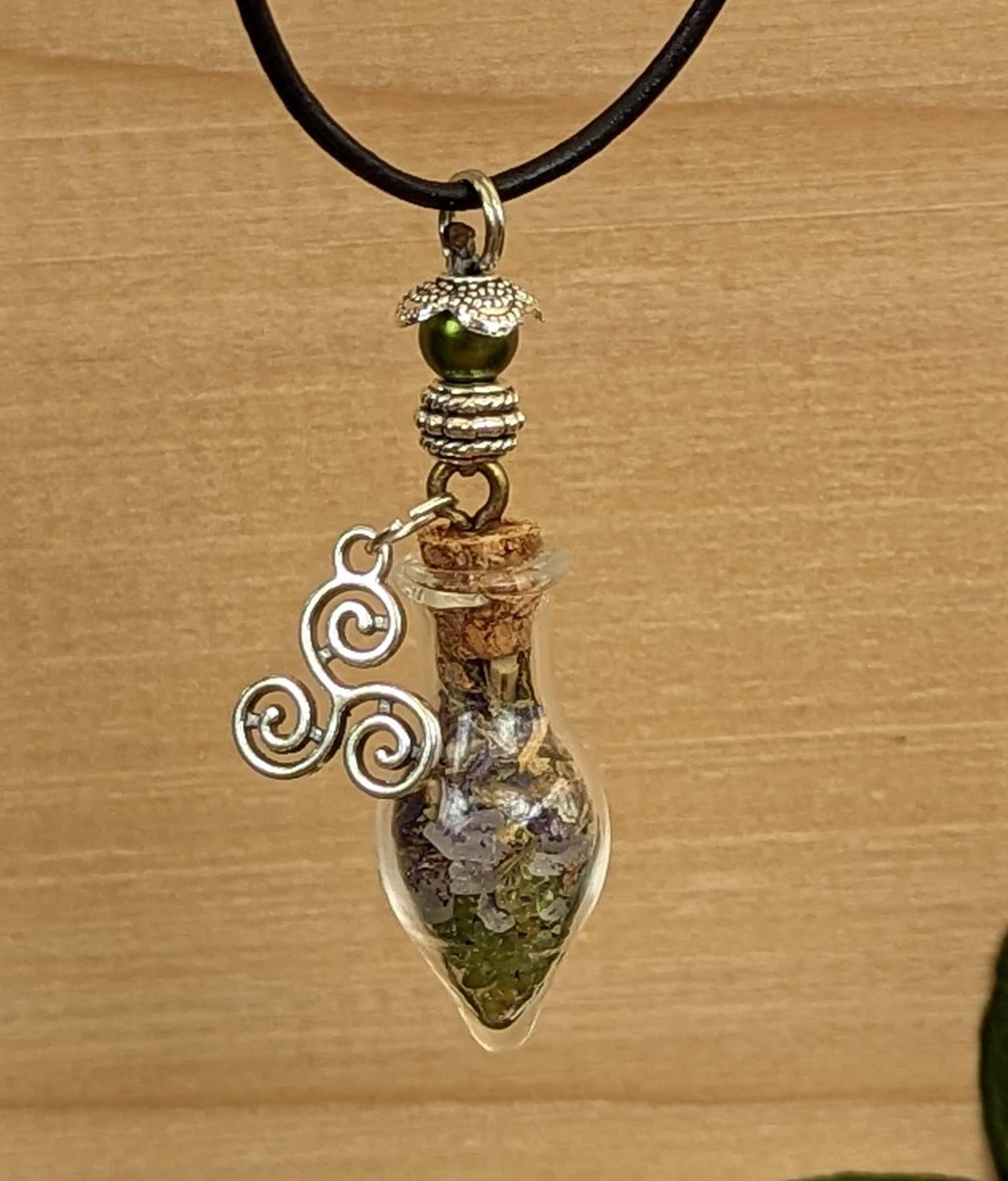 Kräuter Amulett "Glück" - Magie, Glücksamulett, Peridot Kräuter Amulett "Glück" - Magie, Glücksamulett, Peridot von HexenkesselRaucherey