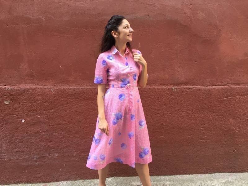 90Er Jahre Eyelet Purple Pink Vintage Midi Kleid/A-Linie Sommerkleid Mit Blumenmuster Xs S von HeyDarlingVintageCo