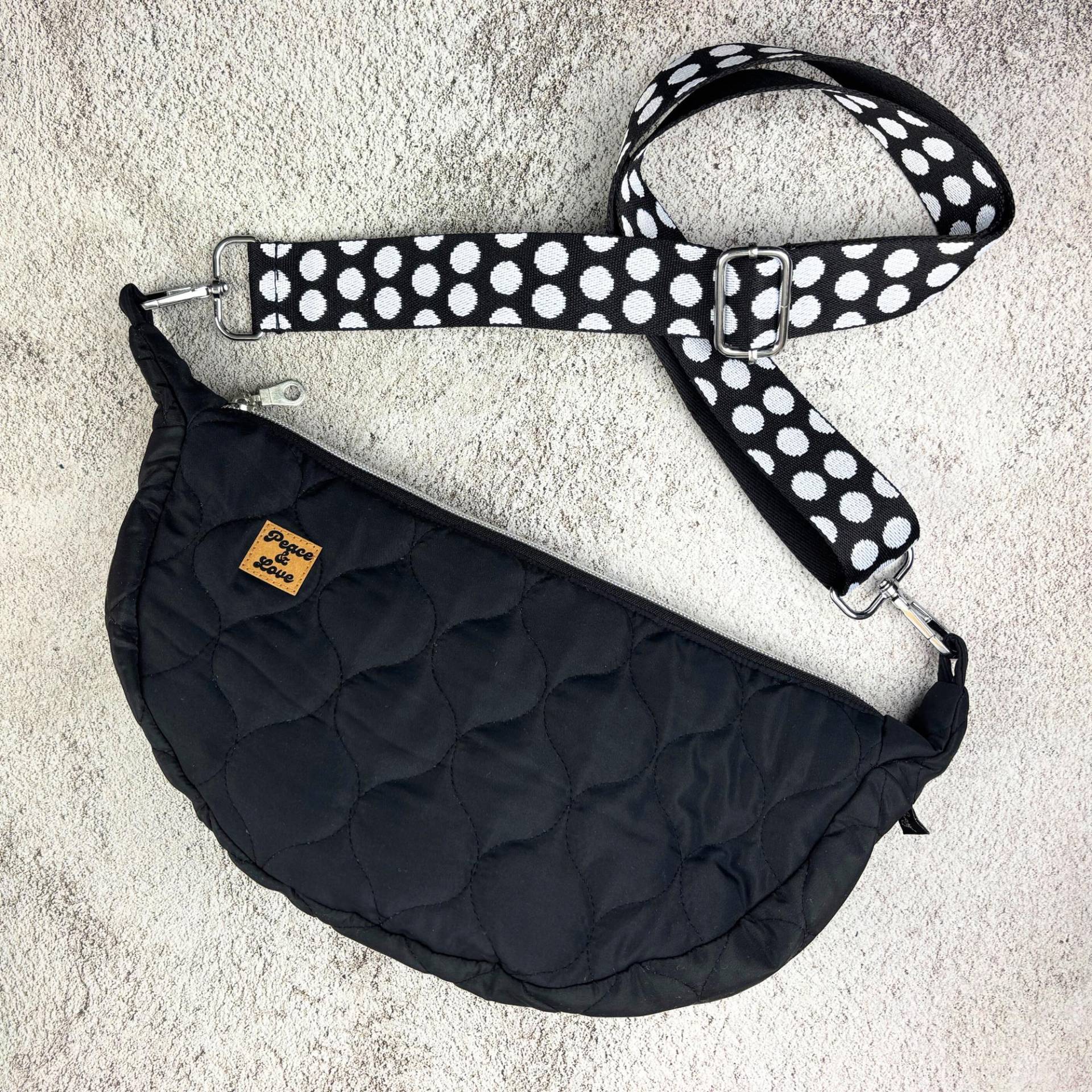 Halfmoon Bag | Moonbag Banana - Schwarzer Steppstoff Halfmoon Bag | Moonbag Banana - Schwarzer Steppstoff von HeyHandmadeShop
