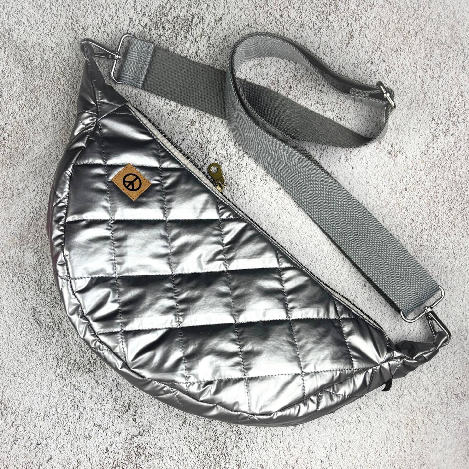 Halfmoon Bag | Moonbag Banana - Silbernen Steppstoff von HeyHandmadeShop