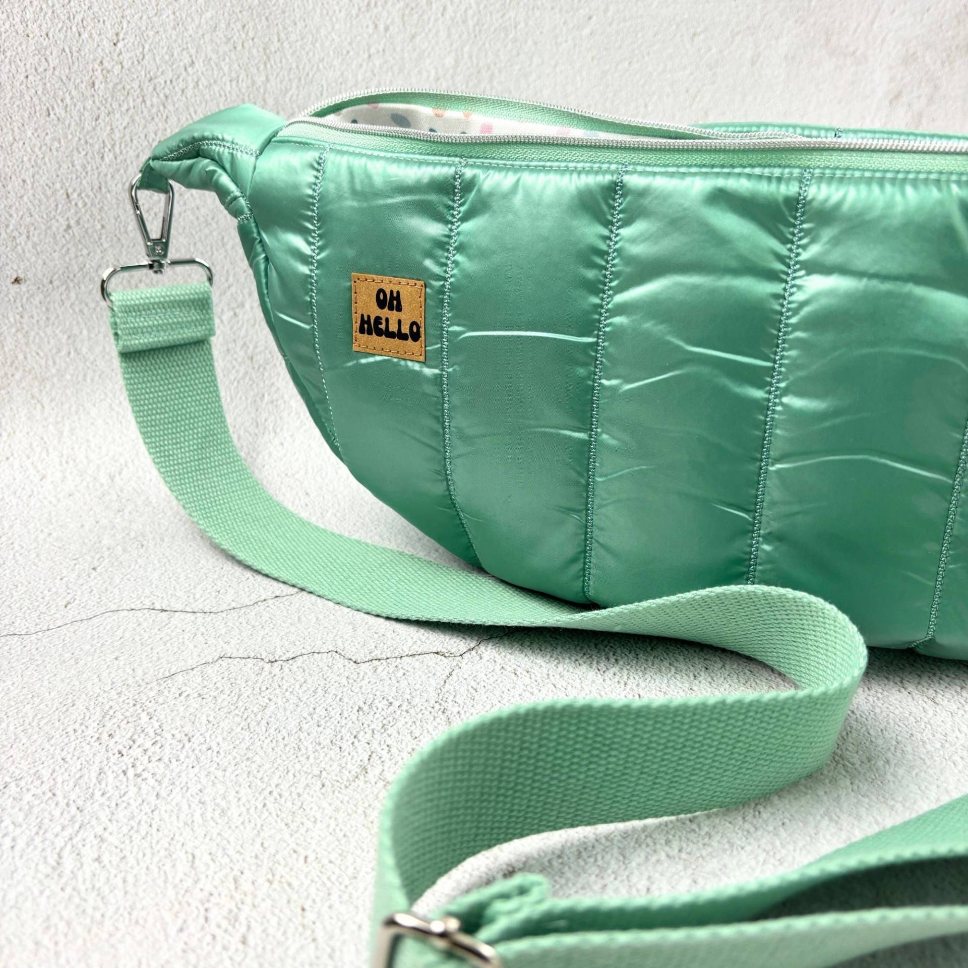 Halfmoon Bag | Moonbag - Steppstoff in Mintgrün Halfmoon Bag | Moonbag - Steppstoff in Mintgrün von HeyHandmadeShop