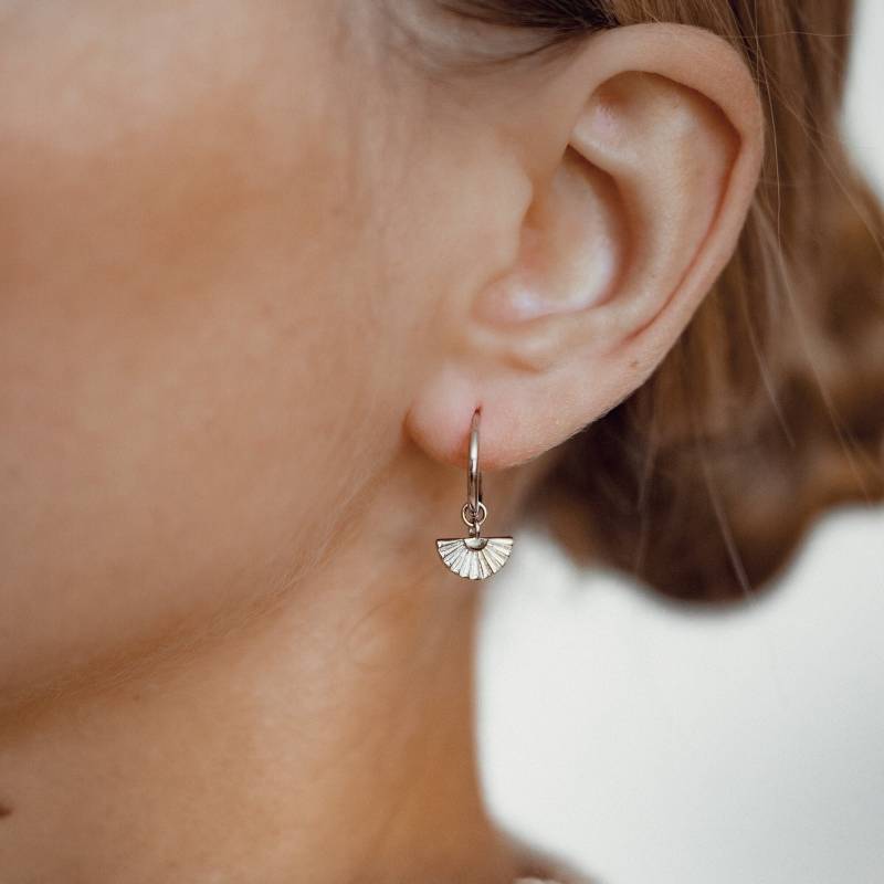 Creolen Fächer Anhänger Sterlingsilber | Silber Ohrringe Mit Für Damen Runde Fan Charms Echtsilber Schmuck von HeyHappinessJewelry
