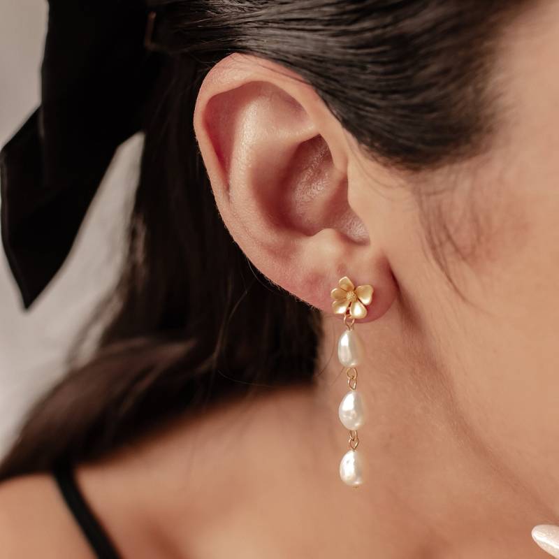 Hängende Perlenohrringe Tropfenform | Goldene Perlen Ohrringe Silber Echte Ohrstecker Roségold Blumen Gold von HeyHappinessJewelry