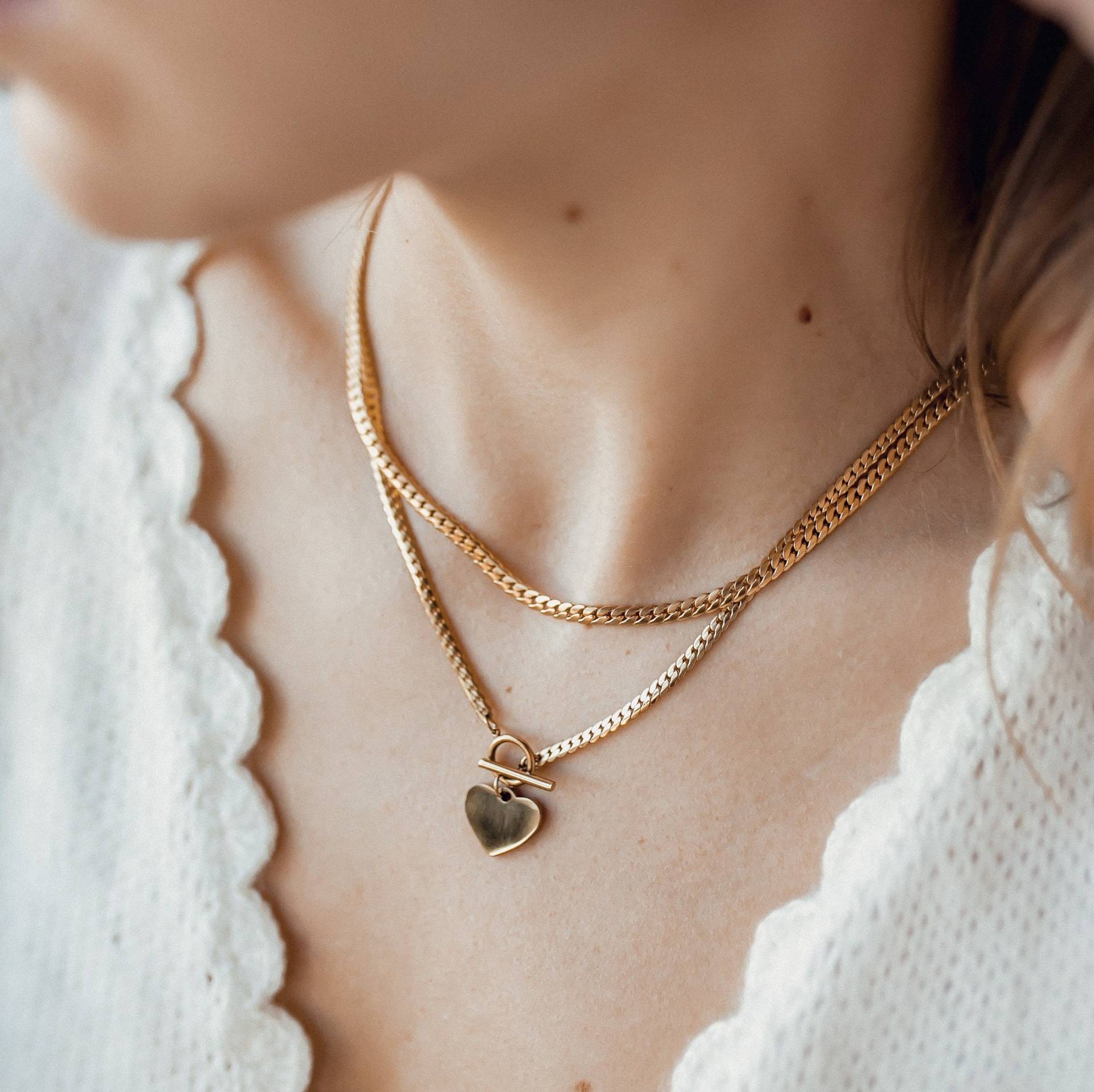 Herz Kette Mit Knebelverschluss in 18K Goldüberzug | Filigrane Halskette Anhänger Edelstahlschmuck Für Frauen von HeyHappinessJewelry