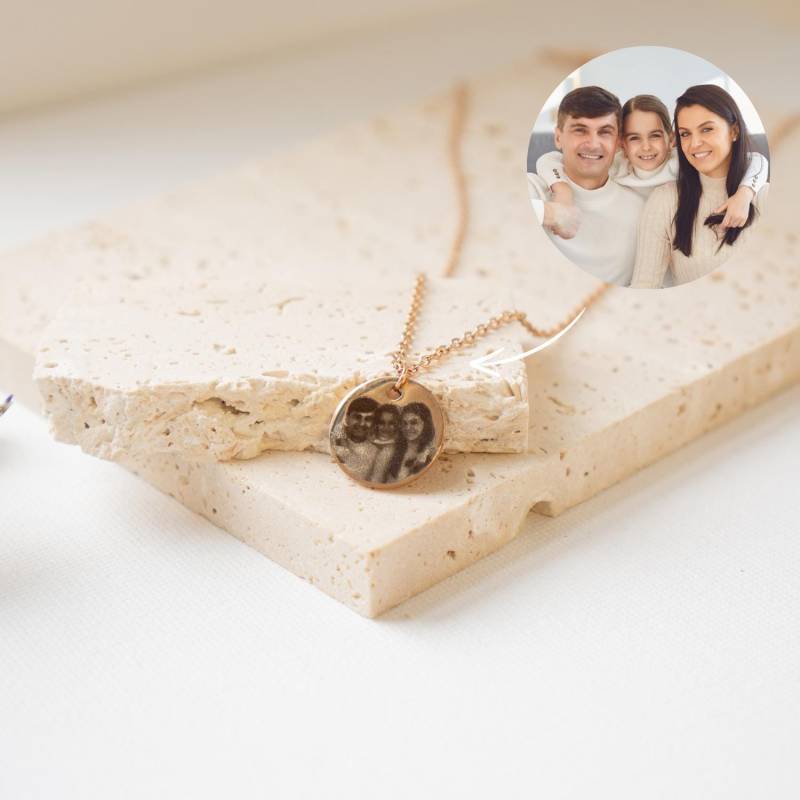 Personalisierte Foto Kette Mit Bild Anhänger | Fotogravur Halskette Gravur Erinnerungsgeschenk Für Sie & Ihn von HeyHappinessJewelry