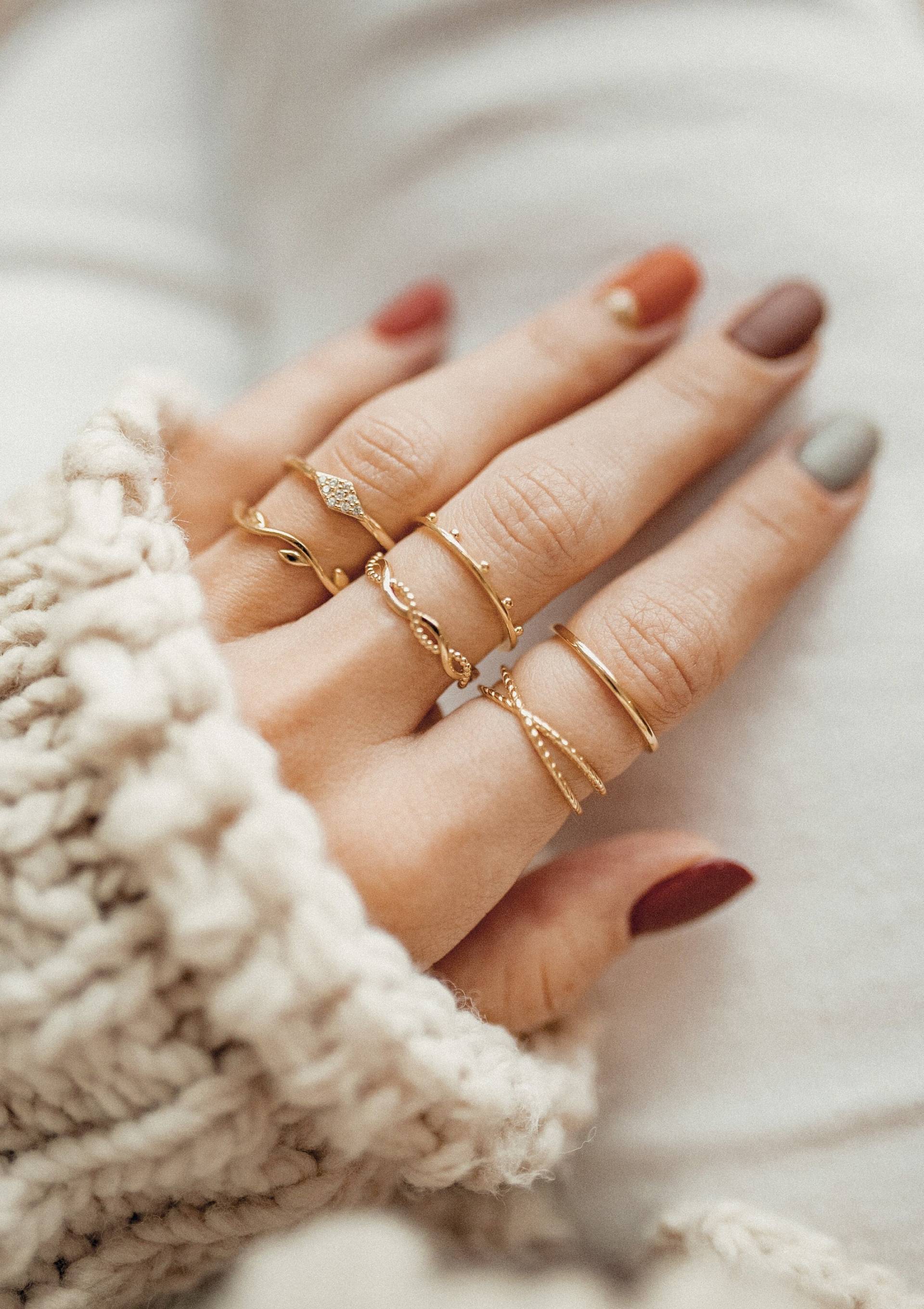 Stapelringe Set Aus Sterling Silber Mit 18K Gold Überzogen | Kugel Band Ring von HeyHappinessJewelry