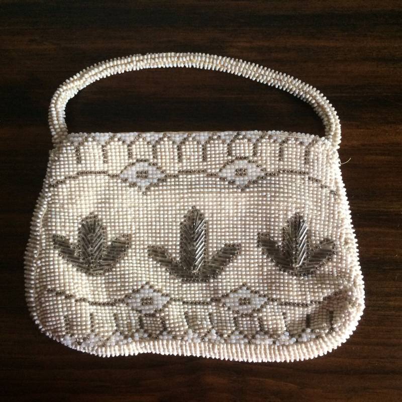 Vintage Geldbörse, Kleine Elfenbein Und Grau Perlen Handtasche in Wunderbarem Zustand Hergestellt Der Tschechoslowakei Circa 1930, Clutch Geldbörse von HeyMaker