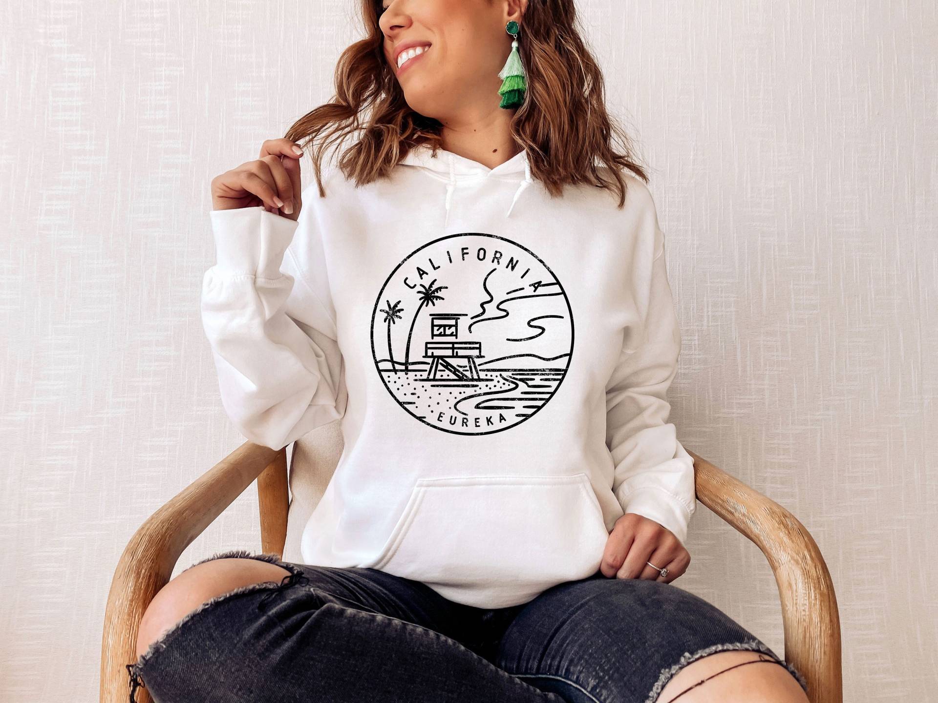 Beunruhigtes Kalifornien Hoodie Unisex State Design Sweatshirt von HeyMountains