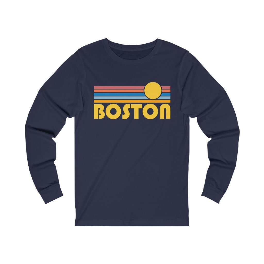 Boston, Massachusetts Langarm-Shirt, Unisex Retro Sun Langarm Boston T-Shirt von HeyMountains