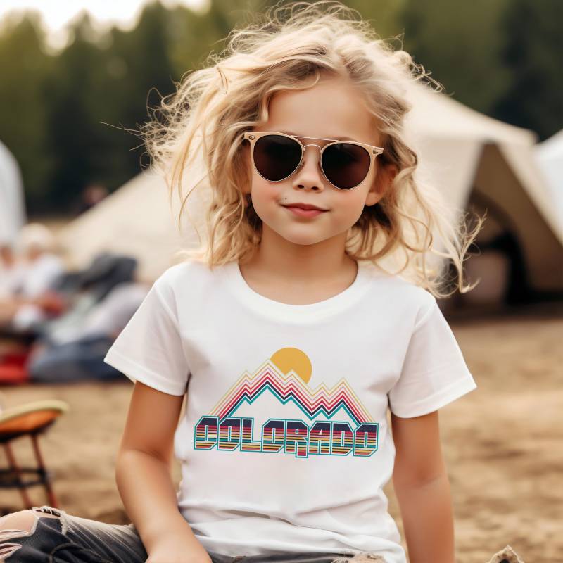 Colorado Jugend Grafik-T-Shirt, Retro Mountain - Personalisierung Verfügbar von HeyMountains