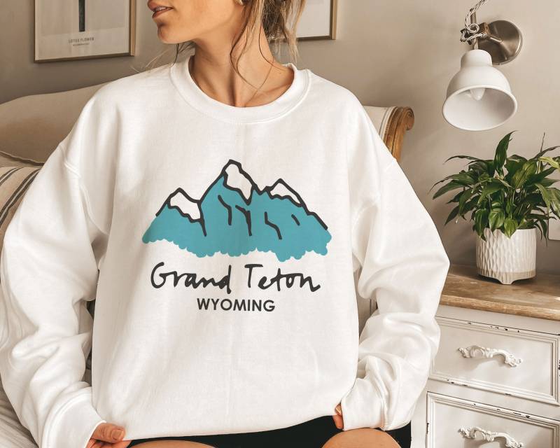 Grand Teton Wyoming Sweatshirt Handgezeichnetes Unisex-Design von HeyMountains