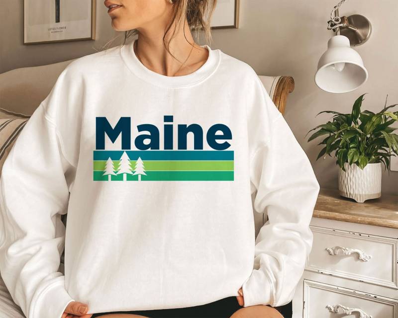 Maine Sweatshirt, Retro Bäume Erwachsene Unisex Rundhalsausschnitt Sweatshirt - Personalisierung Verfügbar von HeyMountains
