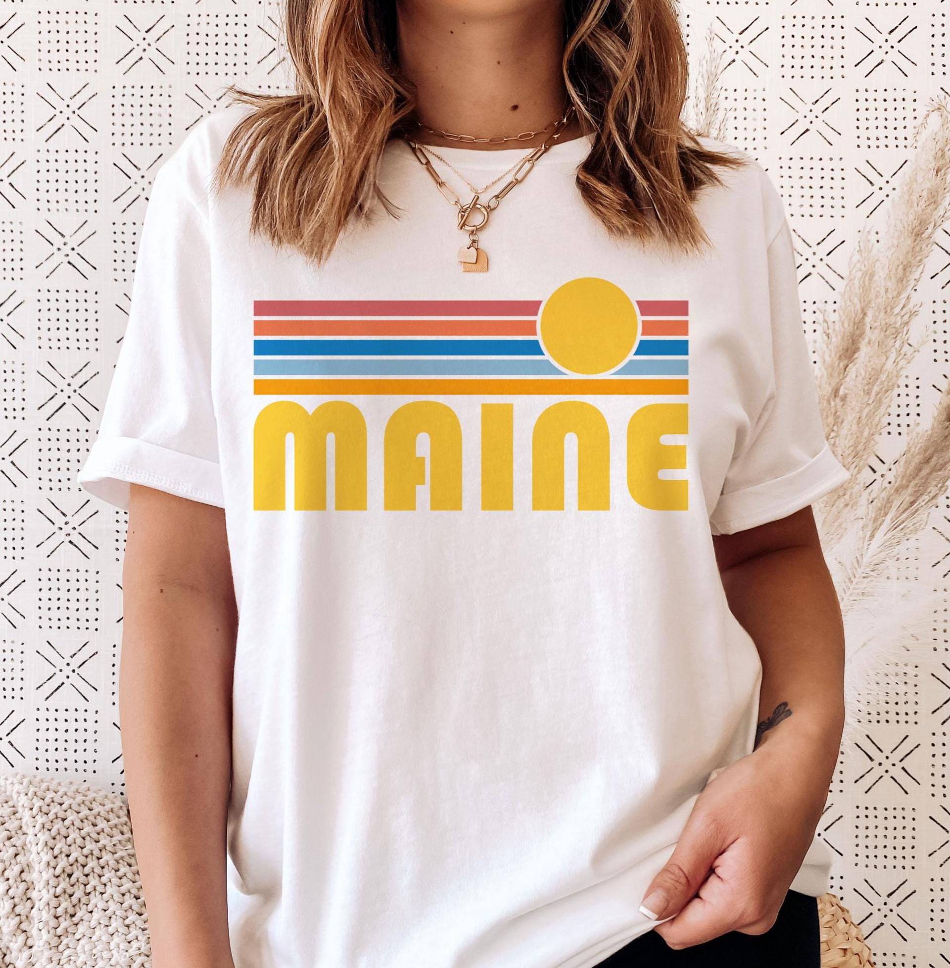 Maine T-Shirt Retro Sonnenuntergang, Erwachsene Unisex - Personalisierung Verfügbar von HeyMountains