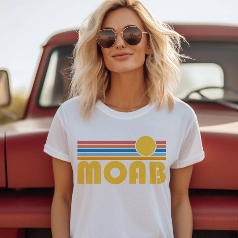 Moab, Utah T-Shirt Retro Sonnenuntergang, Erwachsene Unisex Moab - Personalisierung Verfügbar von HeyMountains