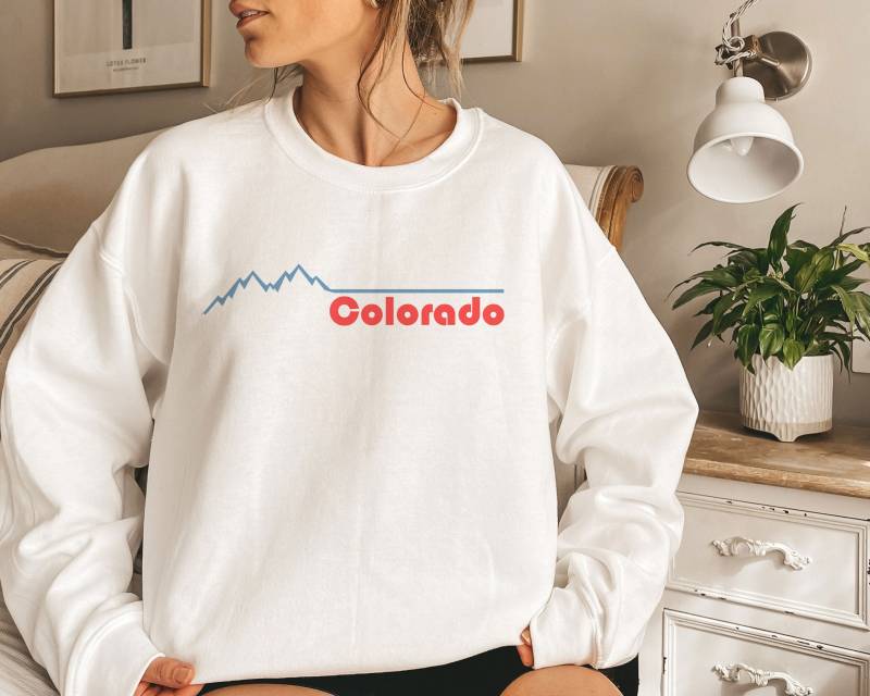 Retro Colorado Mountain Sweatshirt Unisex Rundhalsausschnitt von HeyMountains