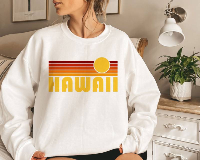 Retro Hawaii Sweatshirt Unisex Sunset Graphic, Personalisierte Option von HeyMountains