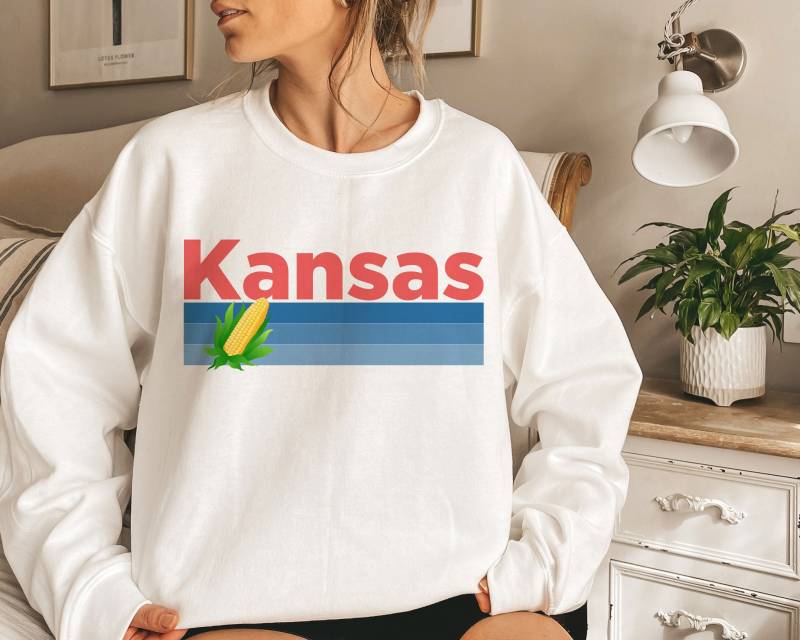 Retro Kansas Sweatshirt Mais & Landwirtschaft Unisex Rundhals von HeyMountains