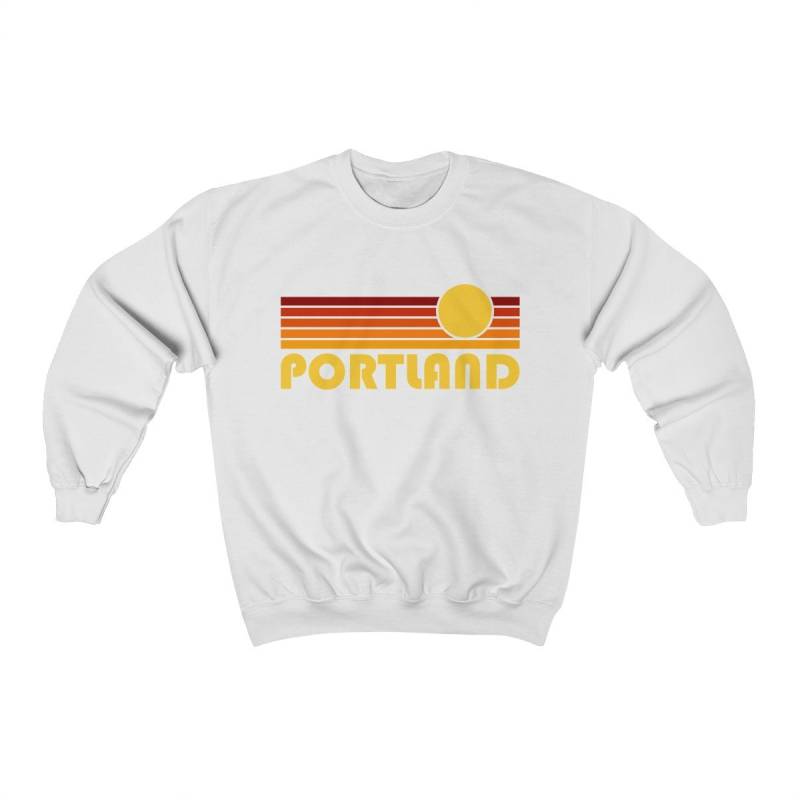 Retro Portland Oregon Sweatshirt Mit Unisex Sunrise Sunset Design von HeyMountains