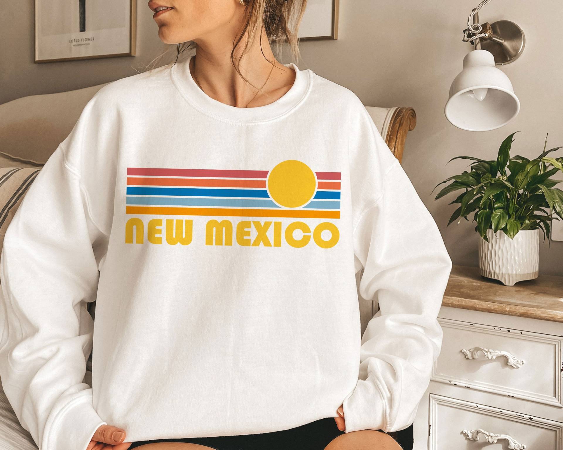 Retro Sonnenuntergang New Mexico Sweatshirt - Unisex Reiseandenken von HeyMountains