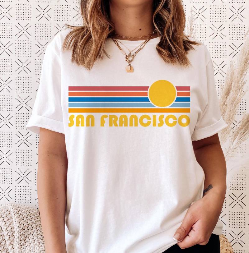 San Francisco Retro Sunset T-Shirt Unisex Kalifornien T-Shirt von HeyMountains