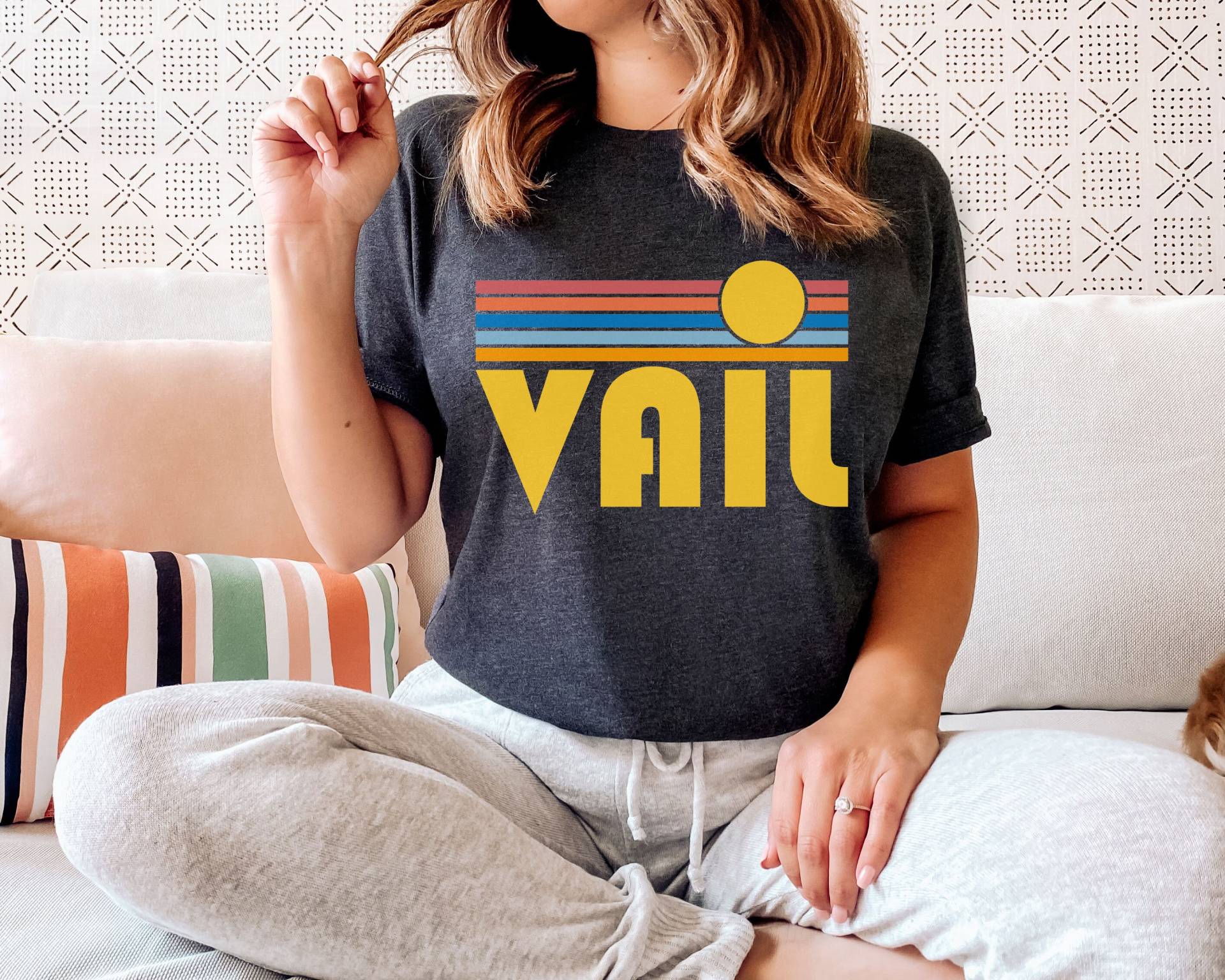 Vail, Colorado T-Shirt Retro Sonnenuntergang, Erwachsene Unisex Vail - Personalisierung Verfügbar von HeyMountains