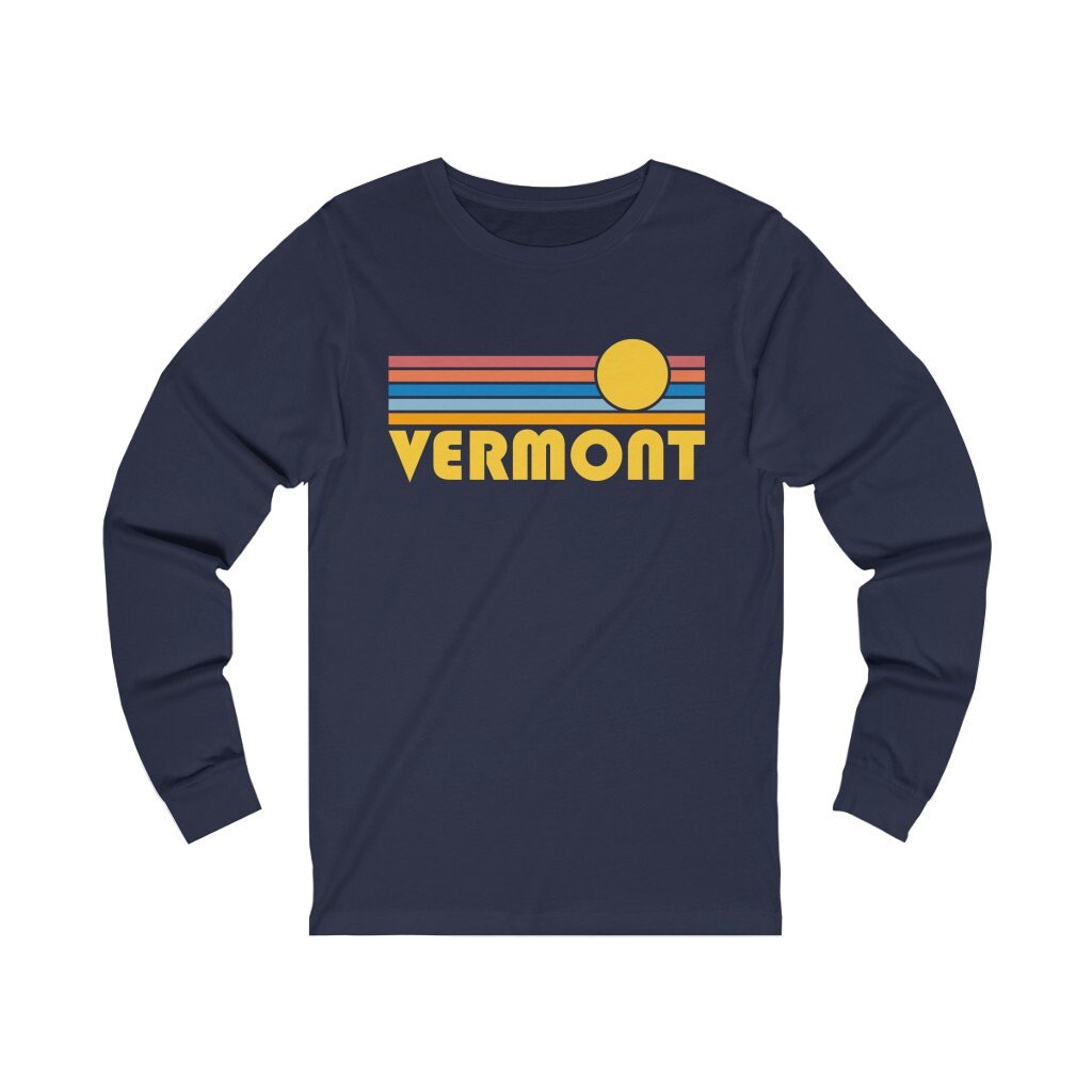 Vermont Langarm-Shirt, Unisex Retro Sun Langarm T-Shirt - Personalisierung Verfügbar Vermont Langarm-Shirt, Unisex Retro Sun Langarm T-Shirt - Personalisierung Verfügbar von HeyMountains