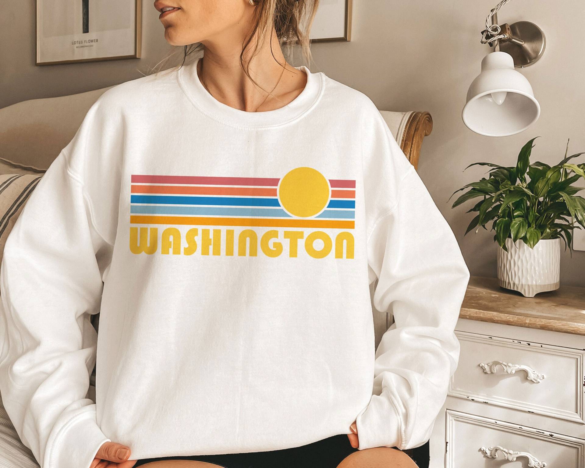 Washington Sweatshirt, Retro Sonnenuntergang Unisex Sweatshirt - Personalisierung Verfügbar von HeyMountains