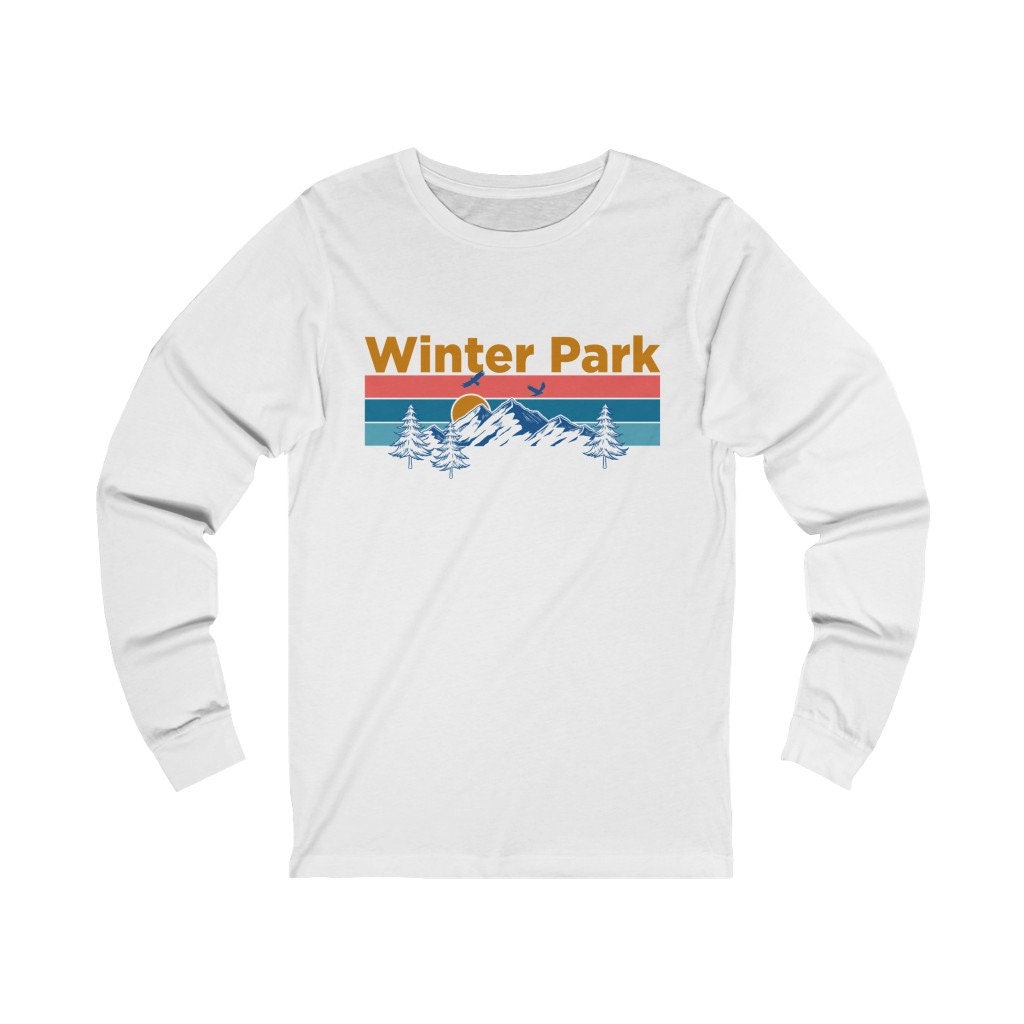 Winter Park Langarm-Shirt, Unisex Retro Mountain Sun Langarm T-Shirt von HeyMountains