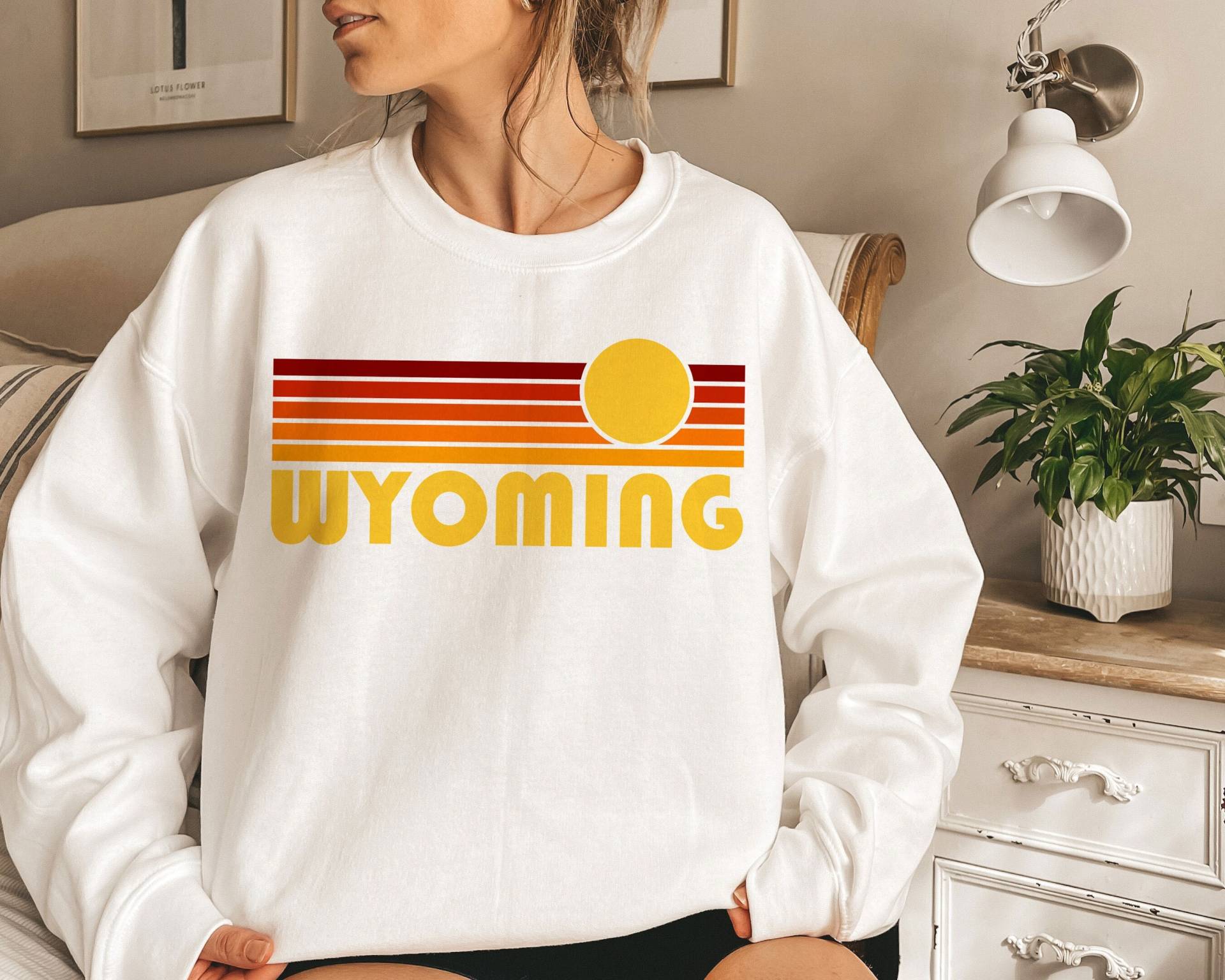 Wyoming Sweatshirt, Unisex Retro Sonnenaufgang Sweatshirt von HeyMountains