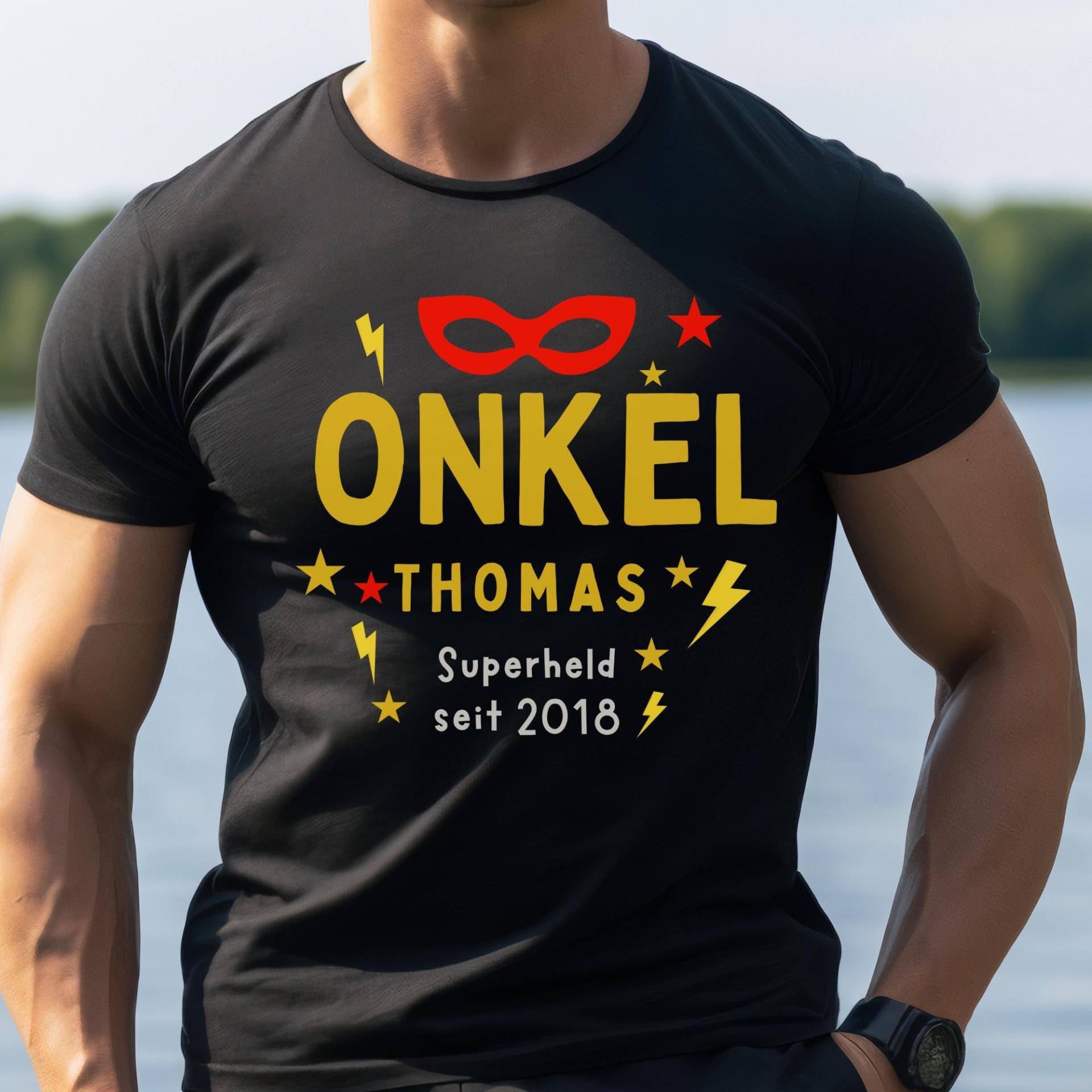 Onkel Superheld T-Shirt - Geschenk Für Mit Name & Jahr Lustiges Shirt Männer Seit von HeyPapaDE