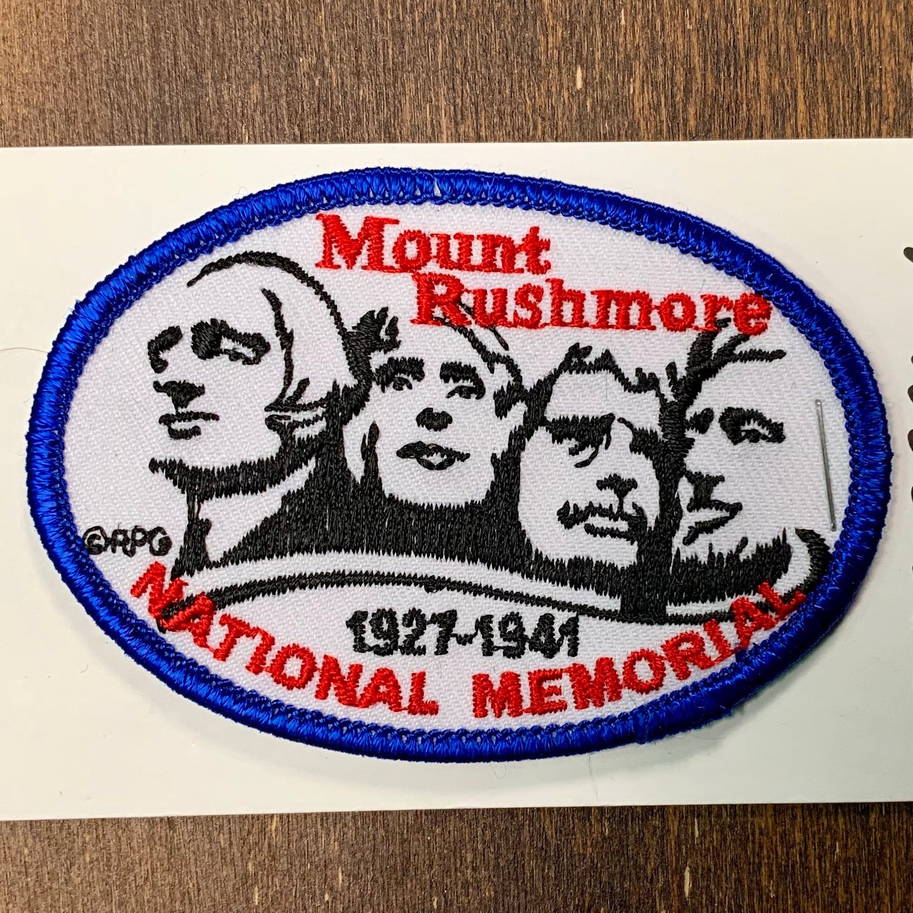 Mount Rushmore National Memorial, South Dakota Vintage Souvenir Reise Patch Von Foto Und Geschenke von HeydayRoadTrip