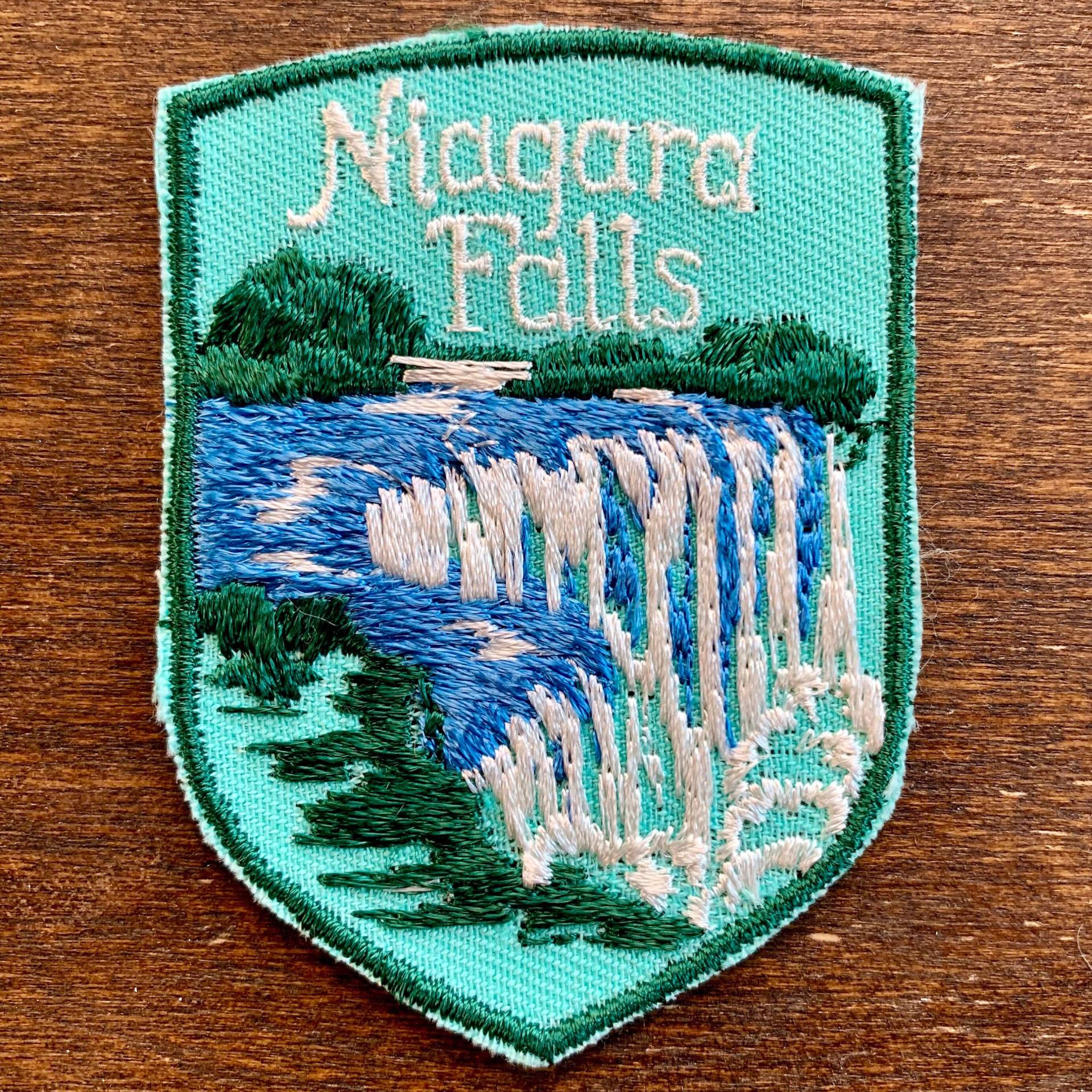 Niagara Falls Vintage Souvenir Reise Aufnäher Von Voyager von HeydayRoadTrip