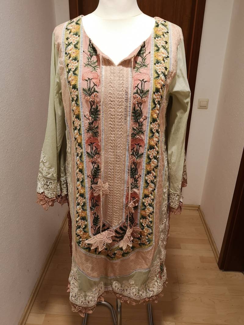 Crimson Lawn Suit in Xl Stitched As Original Crimson Lawn Suit in Xl Stitched As Original von HibaBoutique