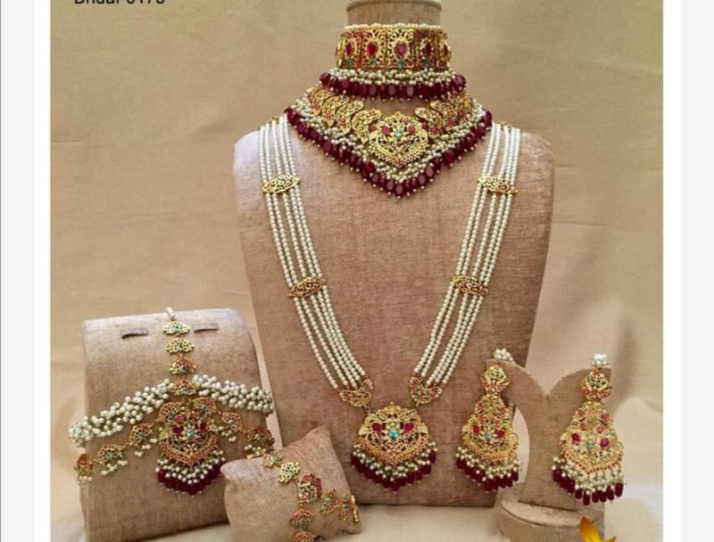 Jewellery Set Hyderabadi Jewellery Set Hyderabadi von HibaBoutique