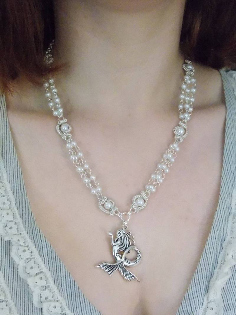 Silber Vergoldet Meerjungfrau Glas Perlenkette | Weiß von HibberdsHandcrafts