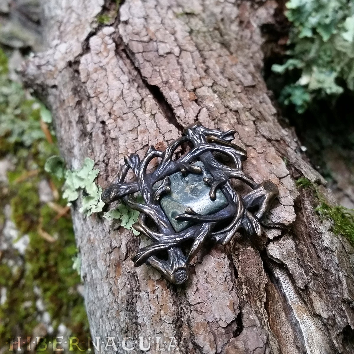 Heiligtum - Jaspis Und Bronze Anhänger Heiligtum - Jaspis Und Bronze Anhänger von Hibernacula