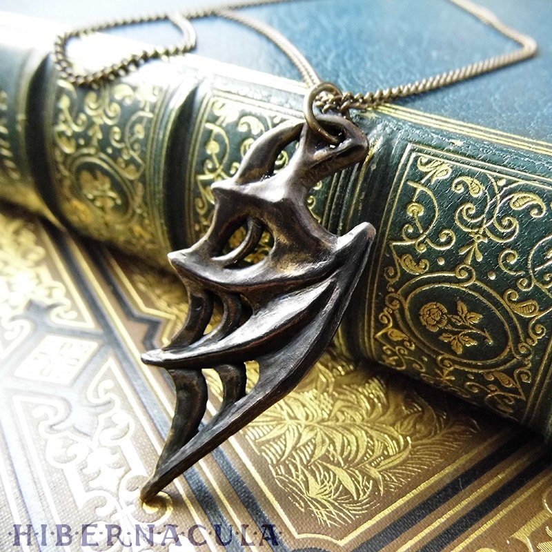 Nocturne Flügel Drache/Dämon Fledermaus Anhänger in Bronze Oder Silber Nocturne Flügel Drache/Dämon Fledermaus Anhänger in Bronze Oder Silber von Hibernacula