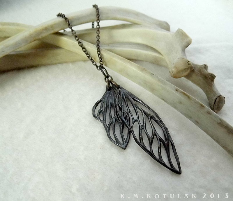 Zikadenflügel Anhänger in Bronze Oder Silber Zikadenflügel Anhänger in Bronze Oder Silber von Hibernacula