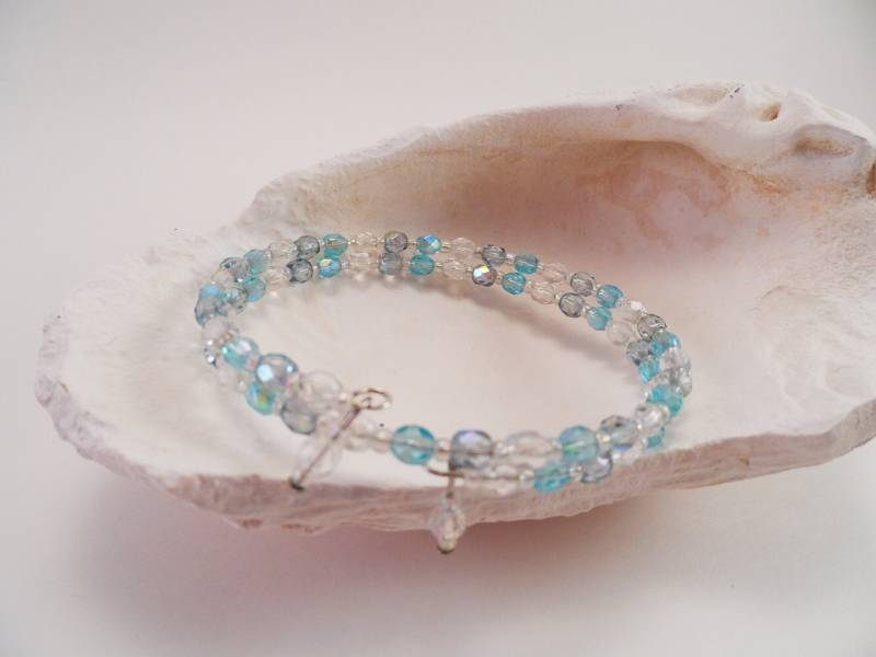 Blass Blau Und Grün Memory Wire Armband Blass Blau Und Grün Memory Wire Armband von HibouHandmade
