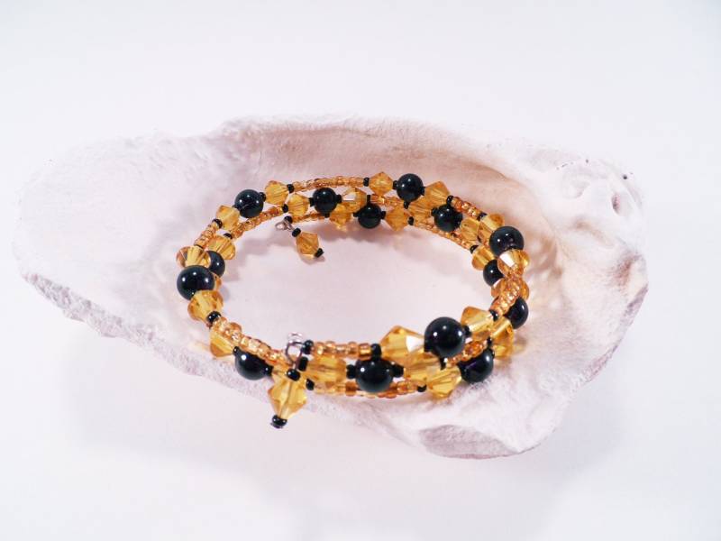 Gold Und Schwarz Memory Wire Armband von HibouHandmade