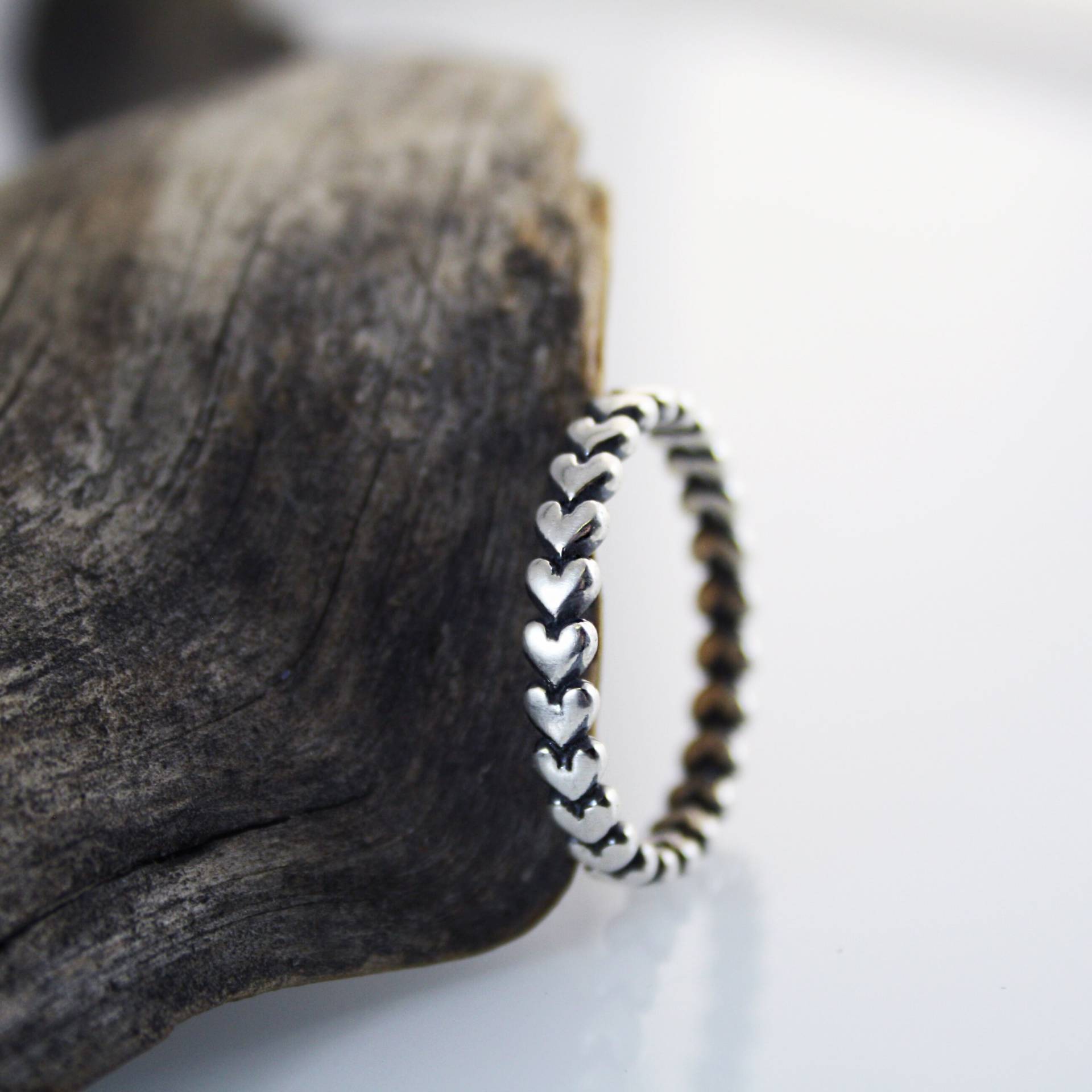 Schmales Herz Ring Sterling Silber 925 Stapelband Oxidiert Schmales Herz Ring Sterling Silber 925 Stapelband Oxidiert von Hich