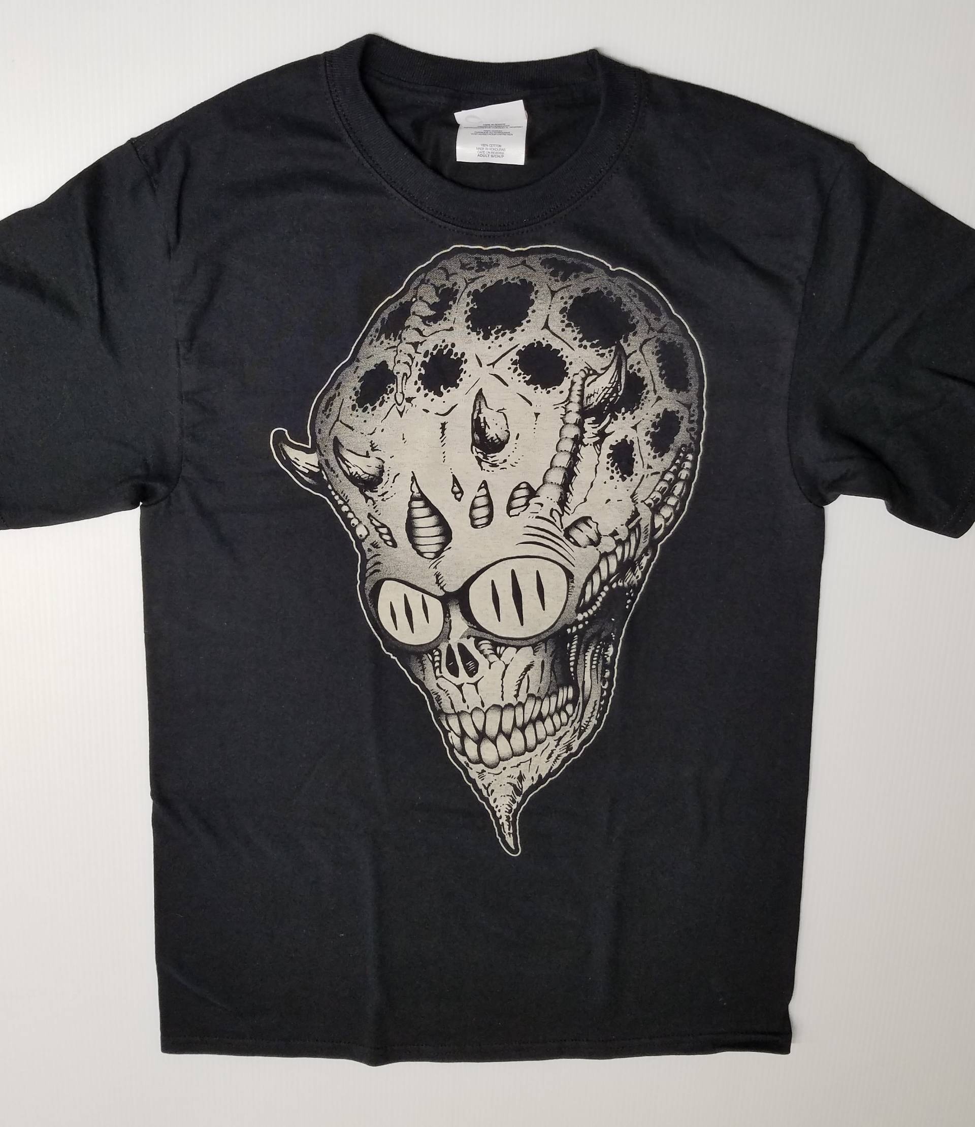 Bio-Mech Alien Leuchten Im Dunkeln Auf Schwarzem T-Shirt von HiddenEmperorX