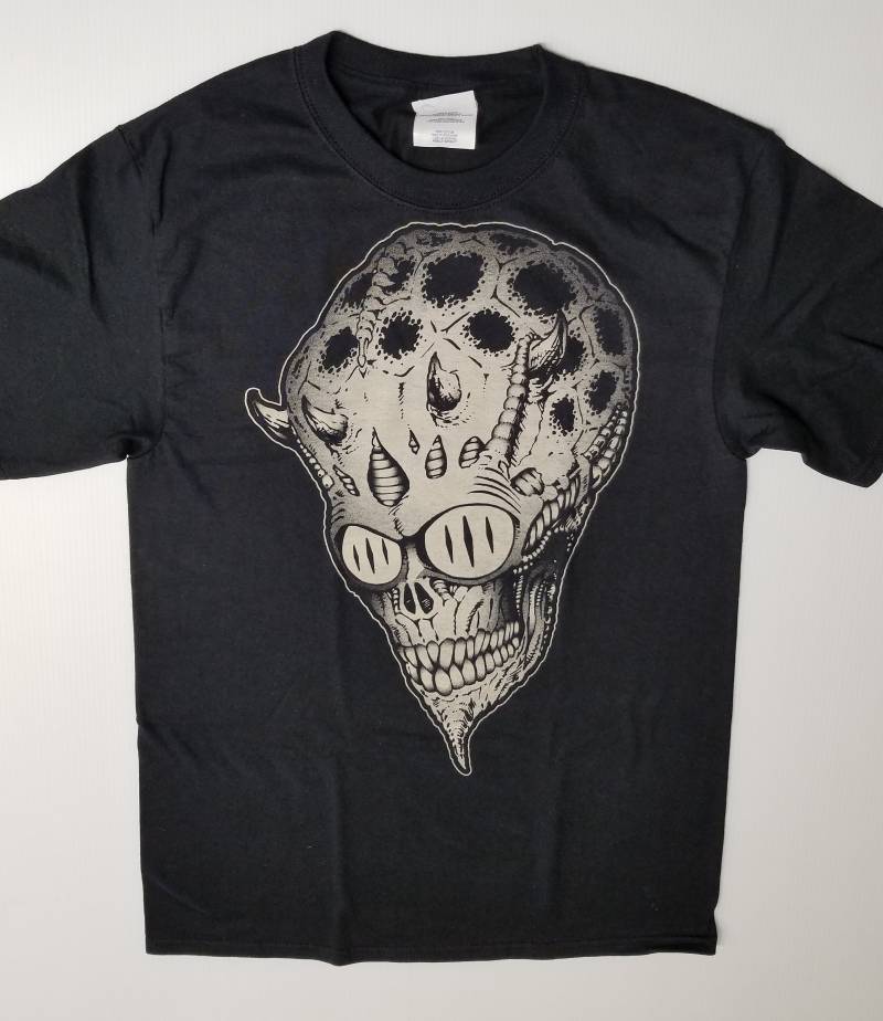 Bio-Mech Alien Leuchten Im Dunkeln Auf Schwarzem T-Shirt von HiddenEmperorX