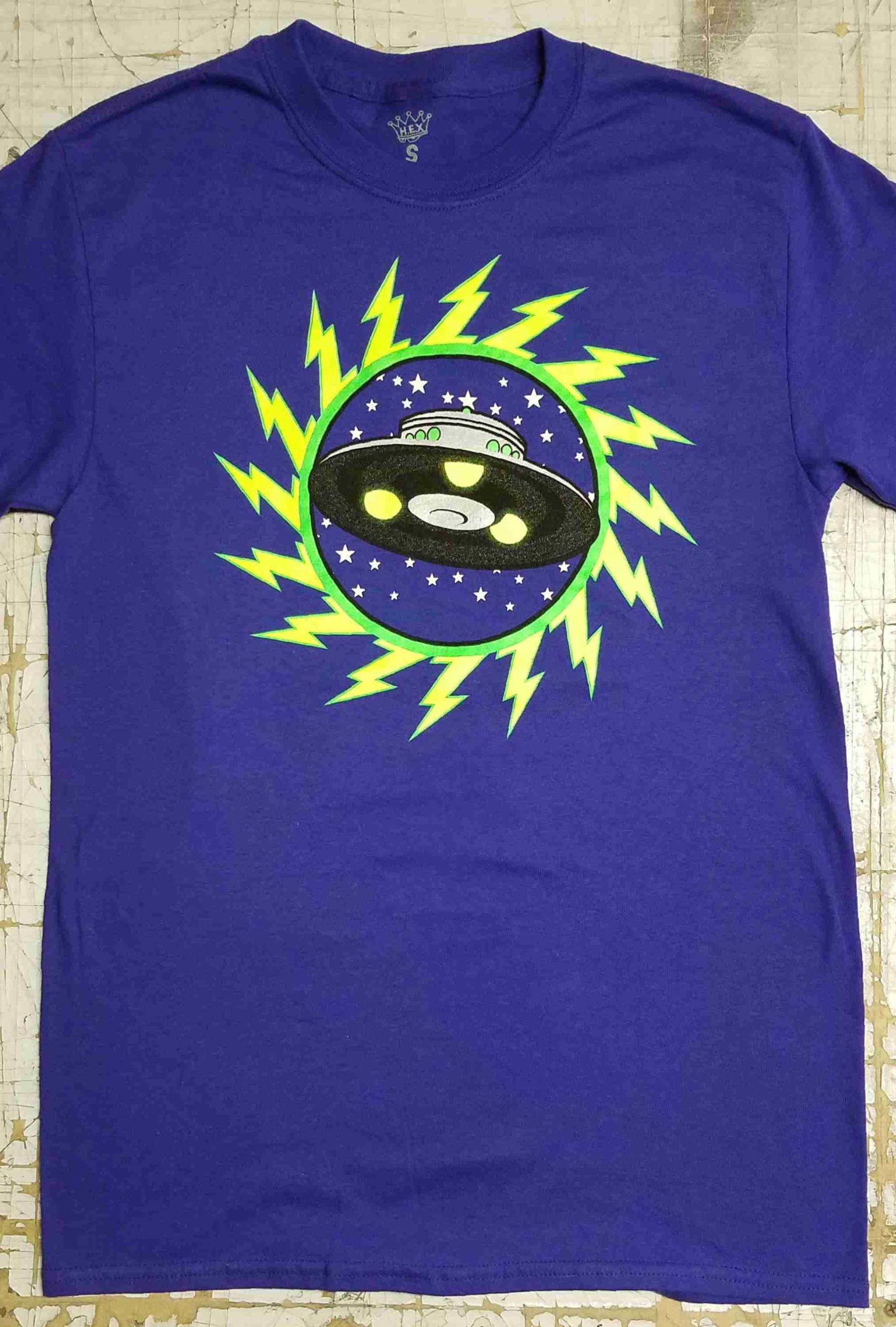 Untertasse Schwarzlicht Auf Kobaltblauem Abschlag von HiddenEmperorX