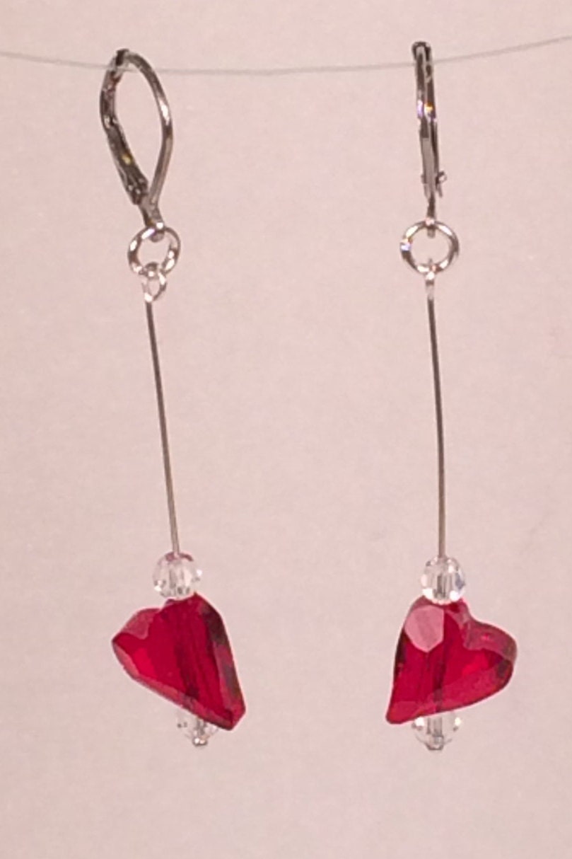 Crystal Wild Heart Ohrringe in Siam Rot Crystal Wild Heart Ohrringe in Siam Rot von HiddenFacetsJewelry