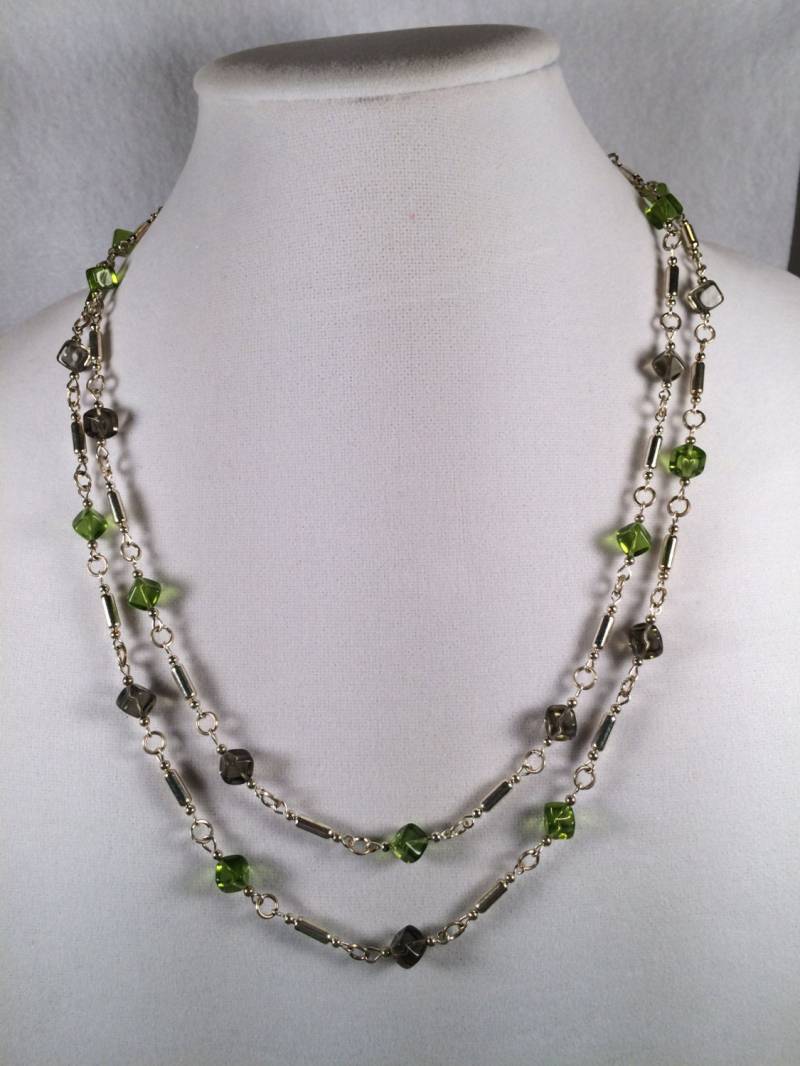 Glas-Würfel-Kette in Peridot Und Rauch Glas-Würfel-Kette in Peridot Und Rauch von HiddenFacetsJewelry