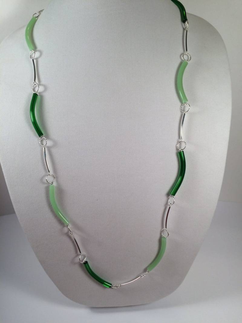 Grüne Gebogenem Glas Halskette Grüne Gebogenem Glas Halskette von HiddenFacetsJewelry